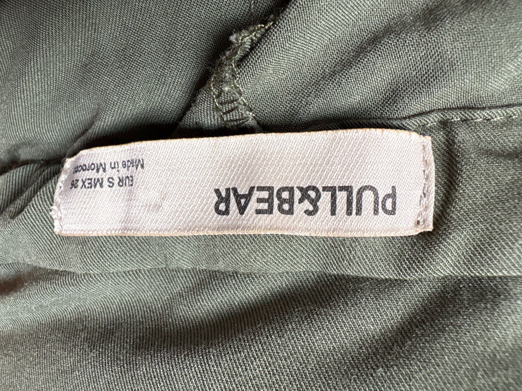 Pull&Bear Pantaloni: Pantalon vert Pull&Bear, taille 36 - État parfait – Nuovo (secondo la descrizione) da Villeneuve VD venduto da mel_c29d 3