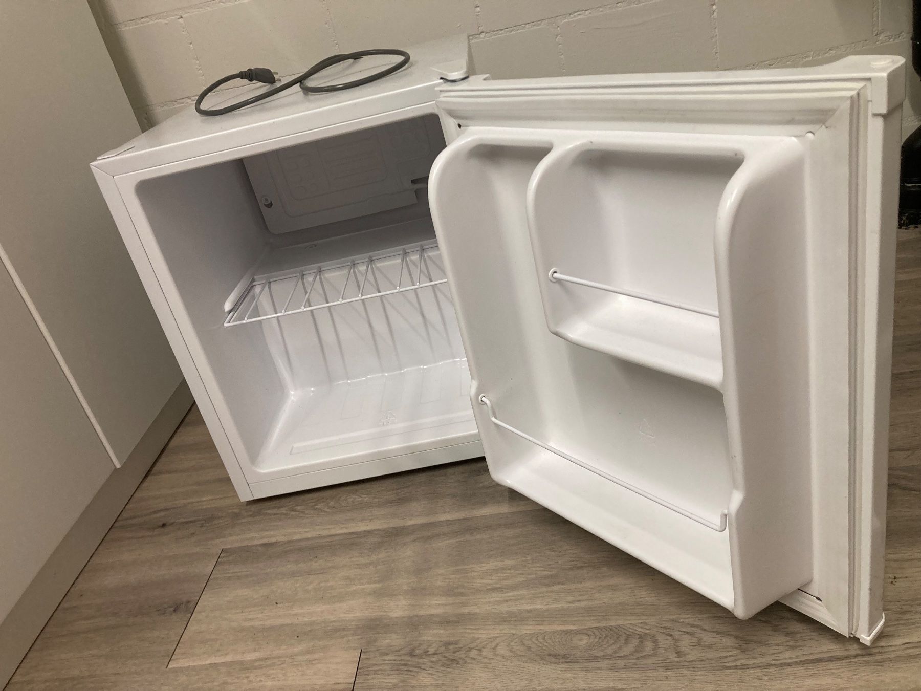 Fust Frigoriferi: Mini Kühlschrank – Usato da Uitikon Waldegg venduto da aldoma78 1