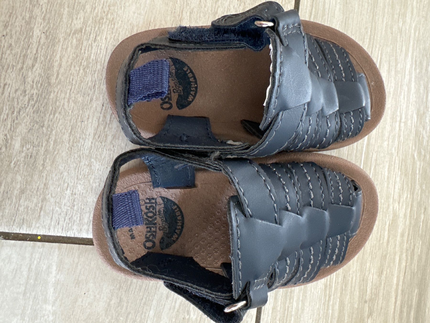 Oshkosh Herrenschuhe: Oshkosh Sandalen Gr 19, 11.4 cm – Neu (gemäss Beschreibung) aus Gelterkinden von Familienferien 1