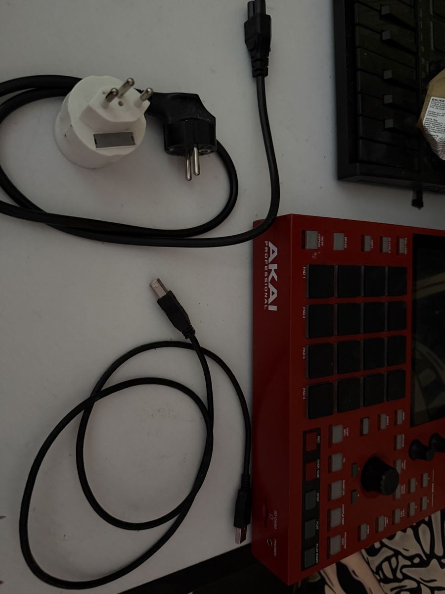 Akai Strumenti musicali: AKAI MPC ONE+ Sampler MIDI Controller guter Zustand – Usato da Basel venduto da le0003 3