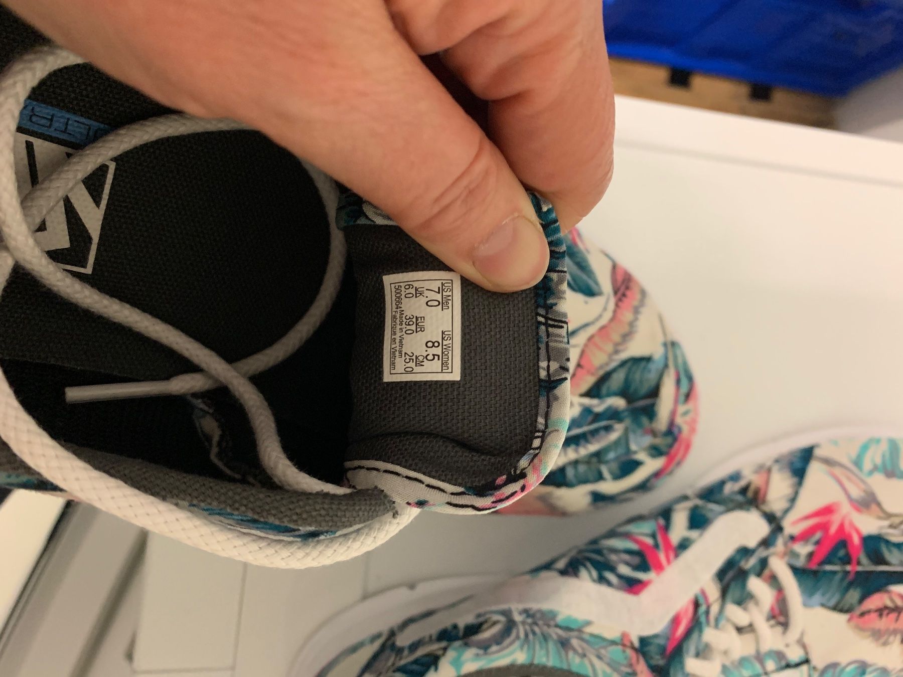Vans Scarpe da donna: Vanis Turnschuhe Flower – Usato da Buelach venduto da Joeggu0 1