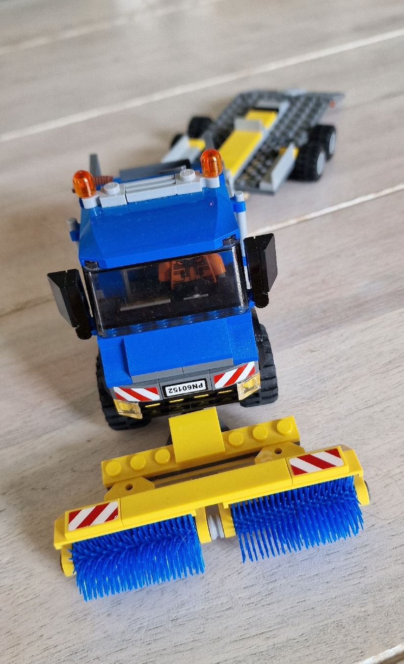 Lego Giocattoli: Lego City Set 60152 - LKW mit Bagger – Usato da Suhr venduto da Sbume 4