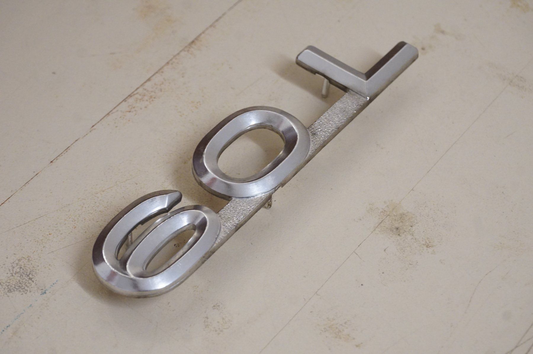 Audi Placchette & Badge: Badge Audi 60L – Usato da Ependes VD venduto da Cartonabanane 1