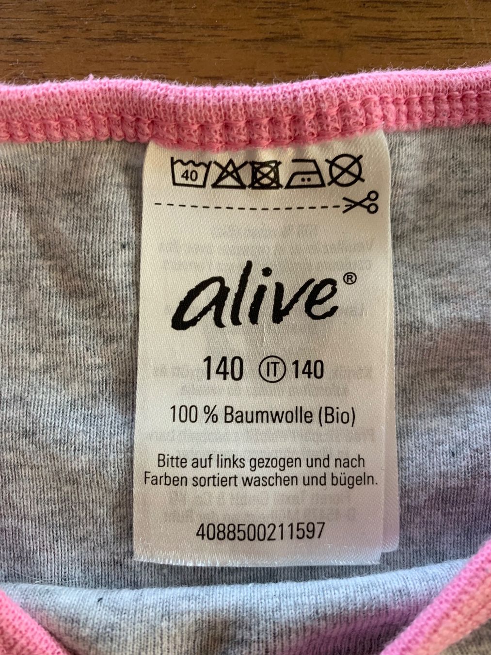Pullover & Sweatshirts: Pullover Longsleeve Biobaumwolle Grösse 140 Alive Mädchen – Gebraucht aus Horw von dreamsofacid 1