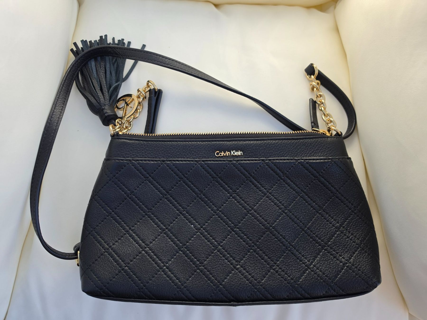 Calvin Klein Sacs femmes: Calvin Klein Handtasche – D'occasion à Bachenbülach par Tami_T