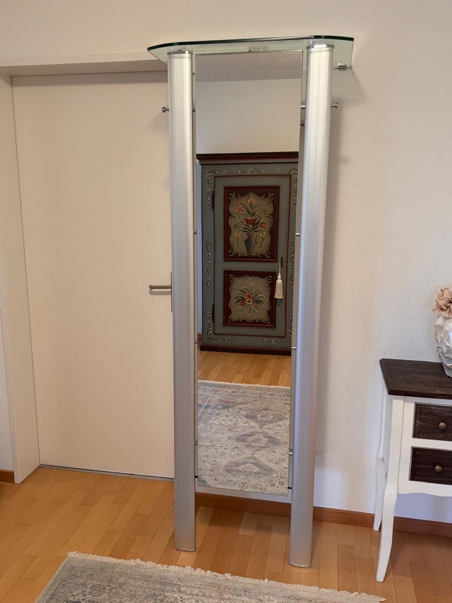 Garderobe: Wand-Garderobe – Gebraucht aus Baar von Lackey7 1