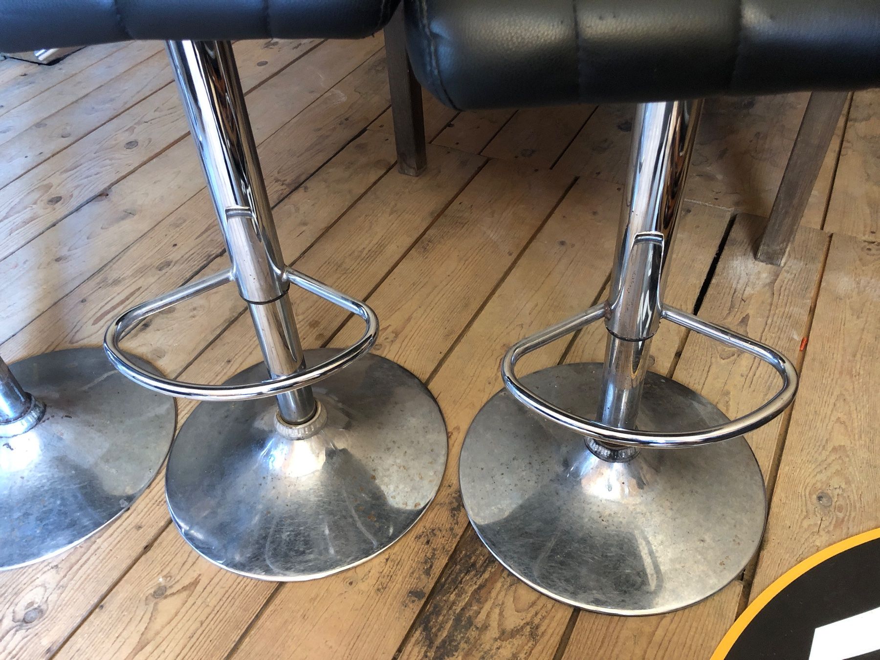 Hochstühle: 4 chaises de bar réglables – Gebraucht aus Chénens von Touta1franc 7