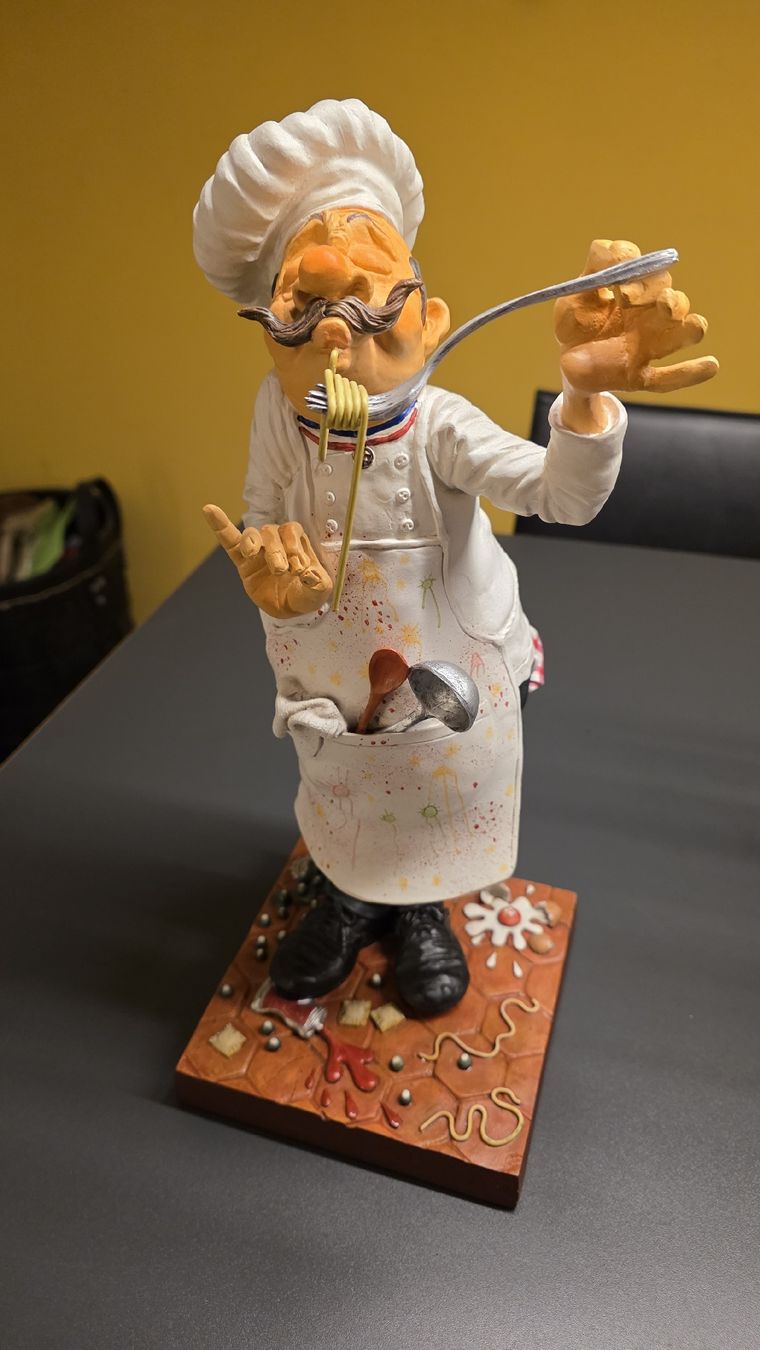 Statuette: Statuetta Scultura G.Forchino " Master Chef" – Usato da Gordola venduto da navibeat