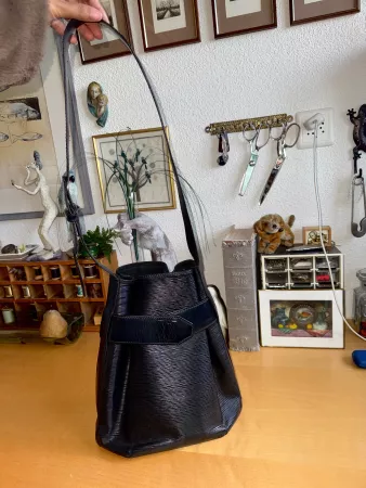 Ab 1 fr Louis Vuitton Petit Sac d'epaule Schwarz Epi🖤
