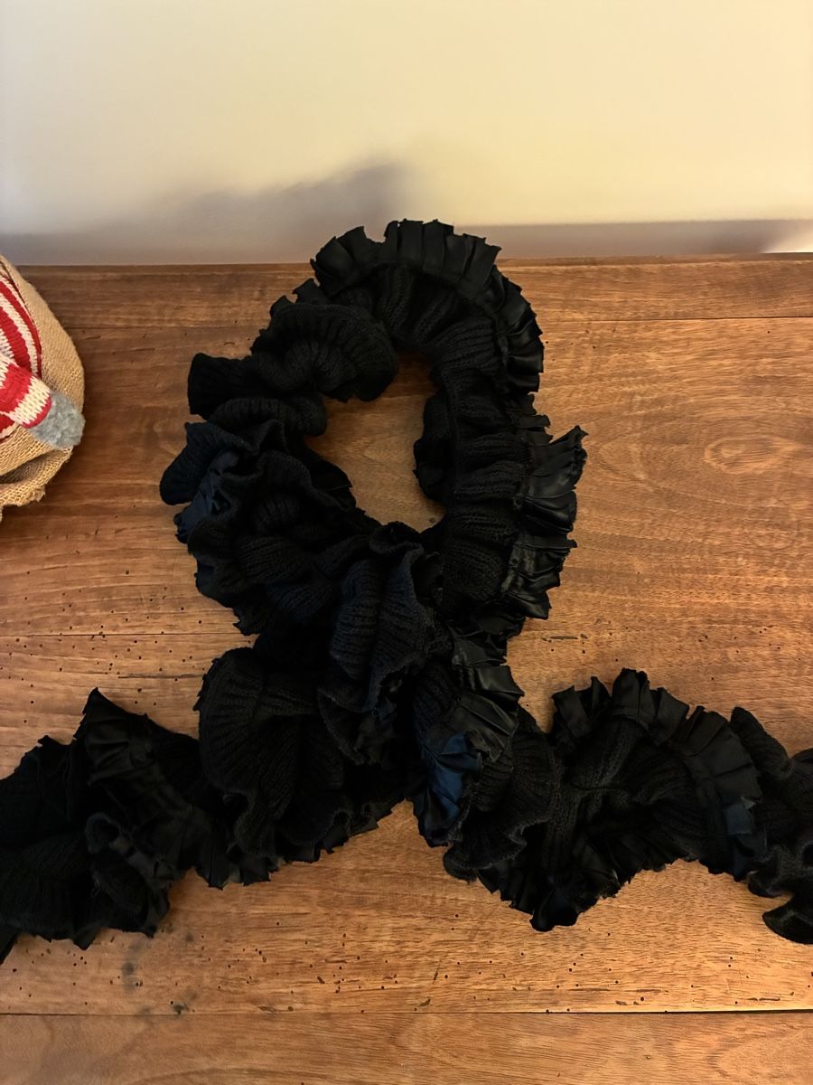 Foulards & écharpes: Écharpe noire torsadée – Neuf (Voir description) à Nyon par Sotara 2