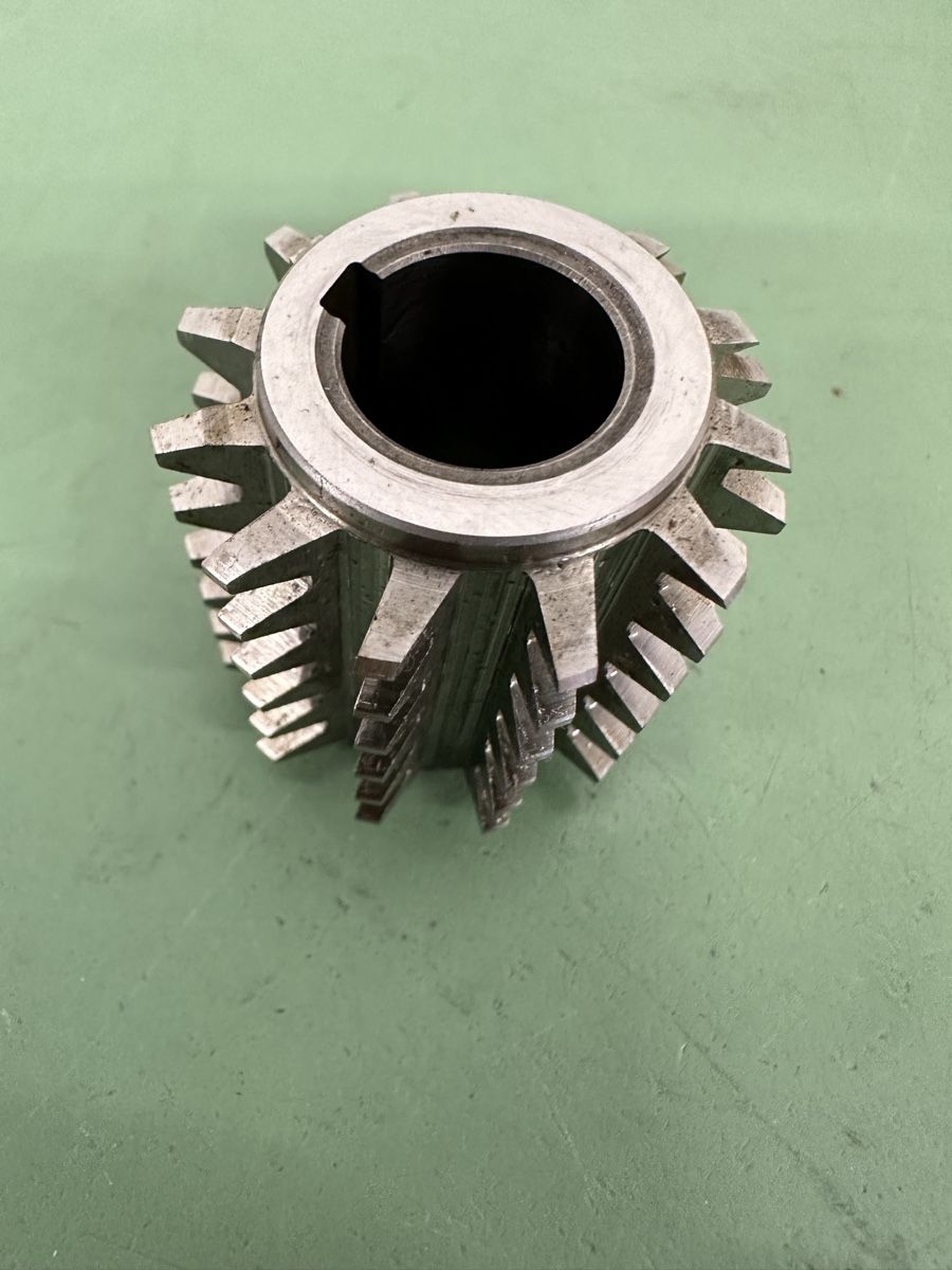 Tutti gli attrezzi: Gear cutting tool modul M2  HSS – Usato da Aarberg venduto da SNMachines 2