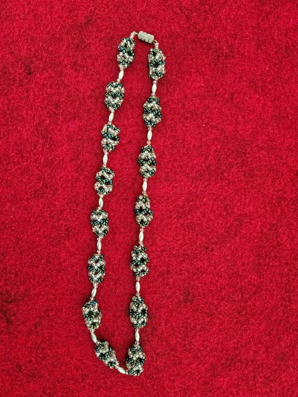 Colliers: Halskette mit Perlen und Strasssteinen ca.42 cm  Modeschmuck – D'occasion à Menziken par sura76