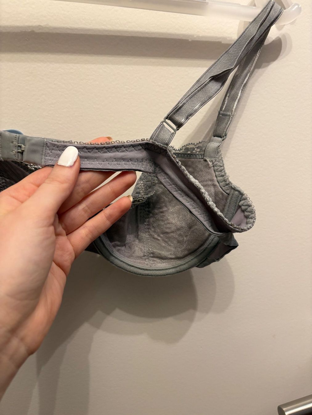 Beldona Autres dessous: Soutien-gorge gris clair dentelle – D'occasion à Lausanne par milou201619 2