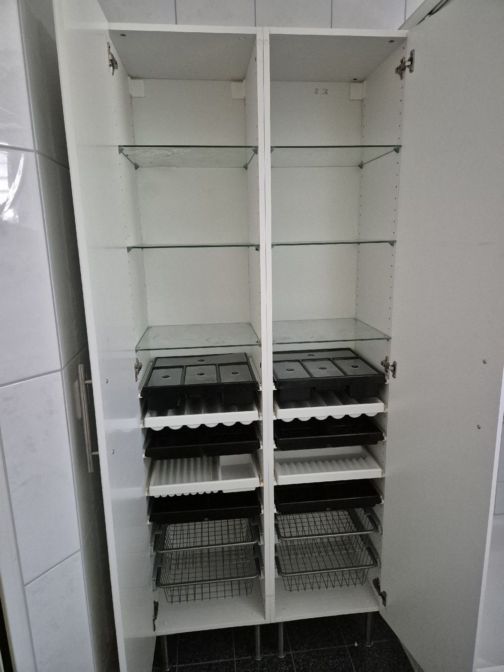 Armoires: Badezimmerschrank weiss hochglanz – D'occasion à Kollbrunn par guernsey11