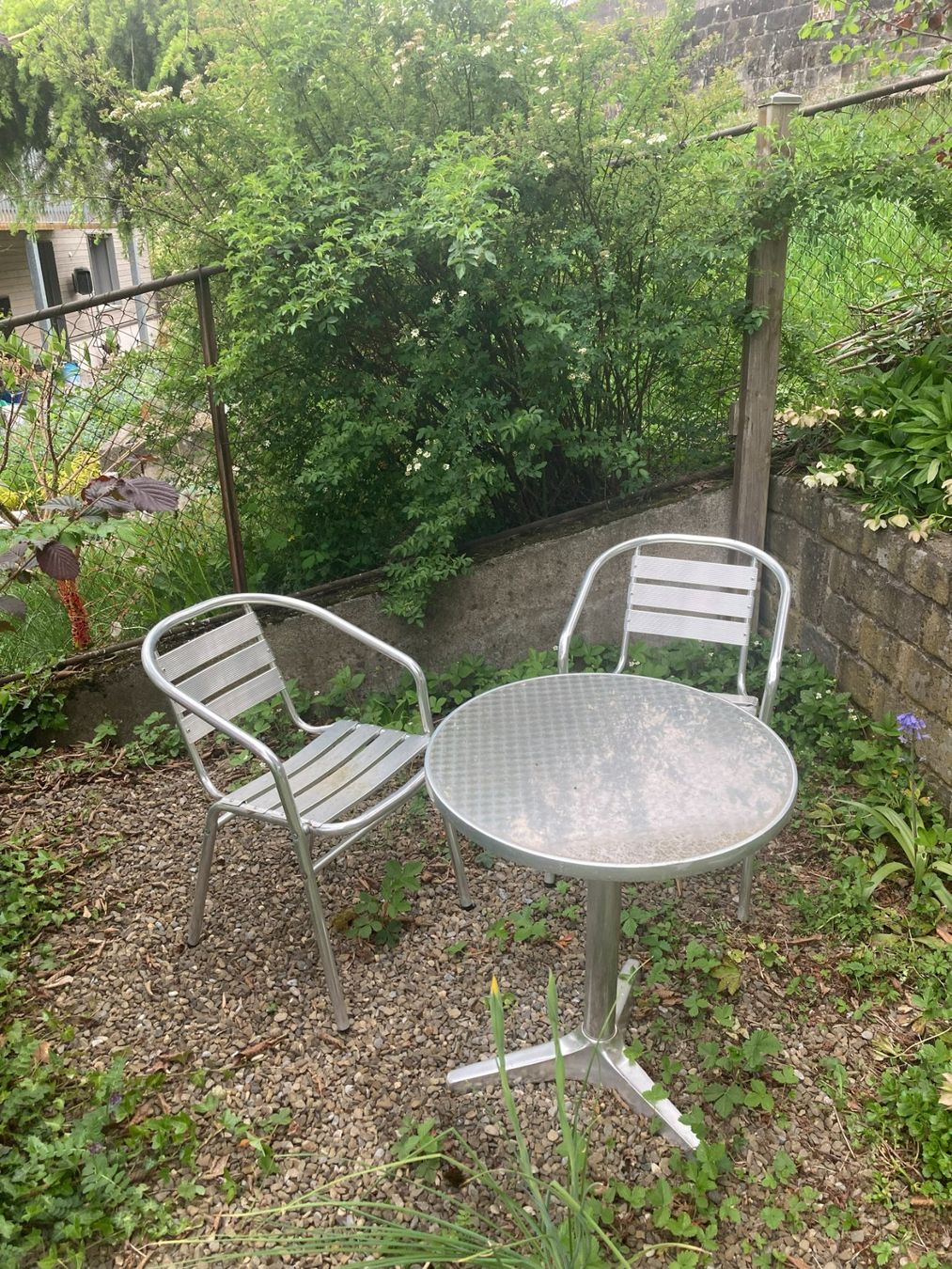Set di tavolo e panche: Gartenstühle und Gartentisch – Usato da Giswil venduto da Halterer