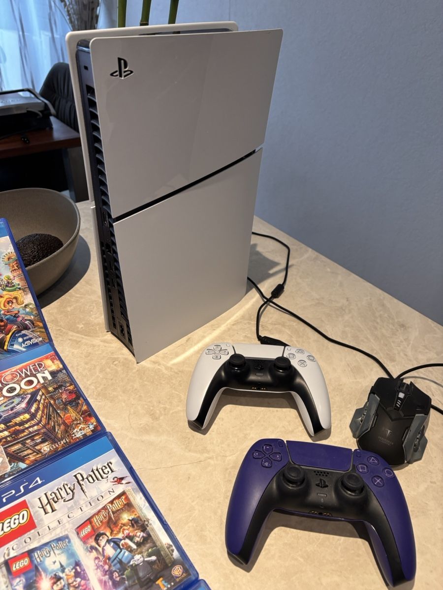 Sony Console: PS5 Konsole mit 2 Controllern & Games – Usato da Würenlos venduto da Challenger727