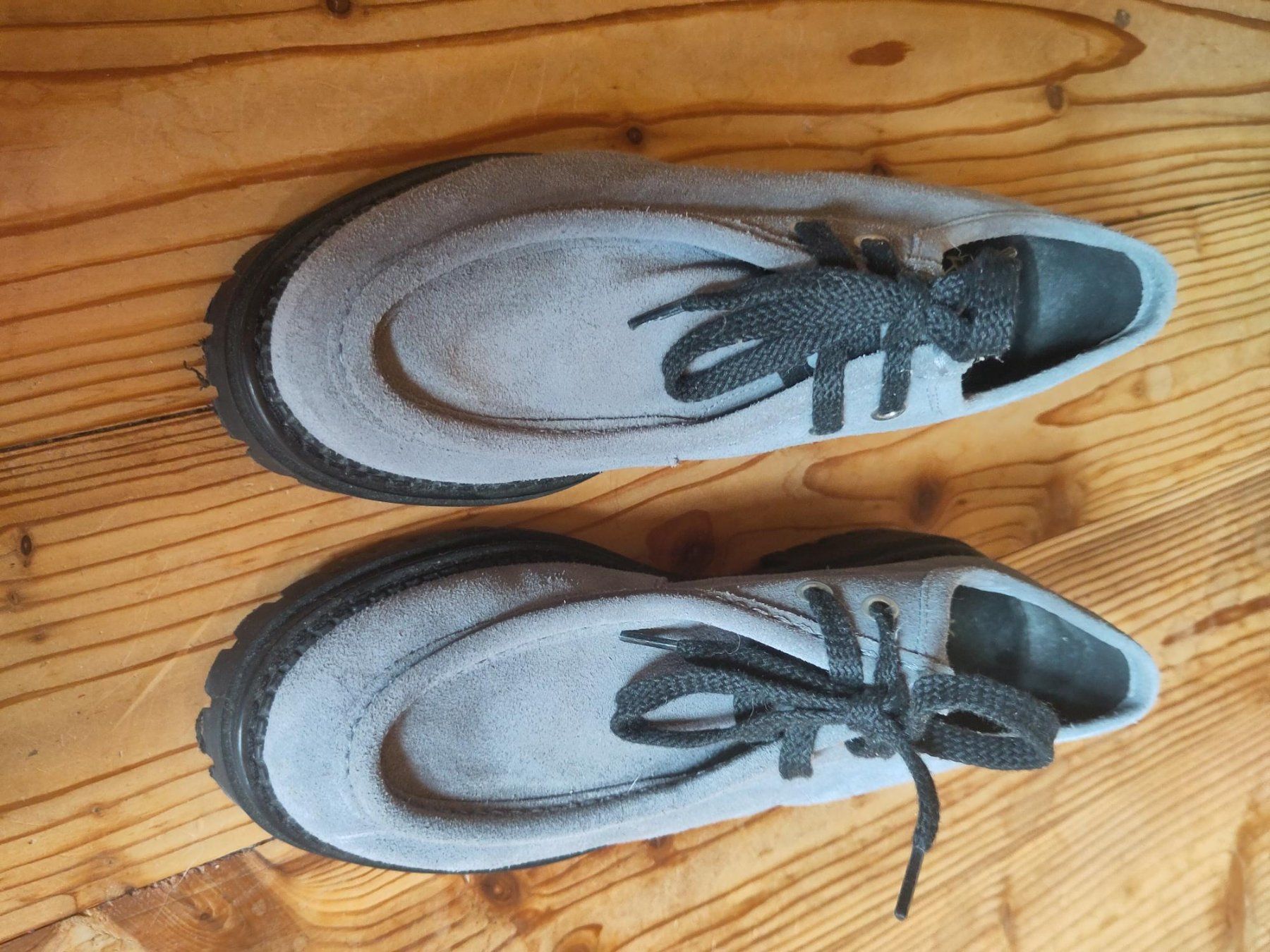 Scarpe da donna: Wildlederschuhe KMB, grau, Grösse 40 mit dicker Profilsohle – Usato da Dielsdorf venduto da Remane 1
