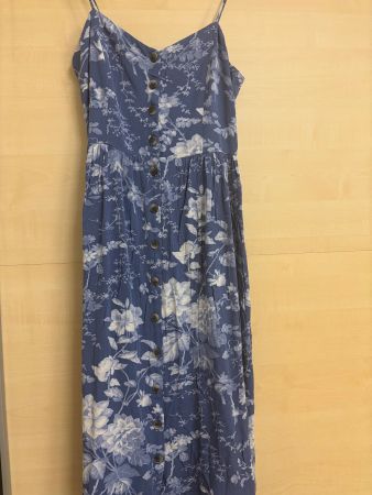 Sommerliches H&M Kleid, blau mit Blumen, Gr. 38, neu