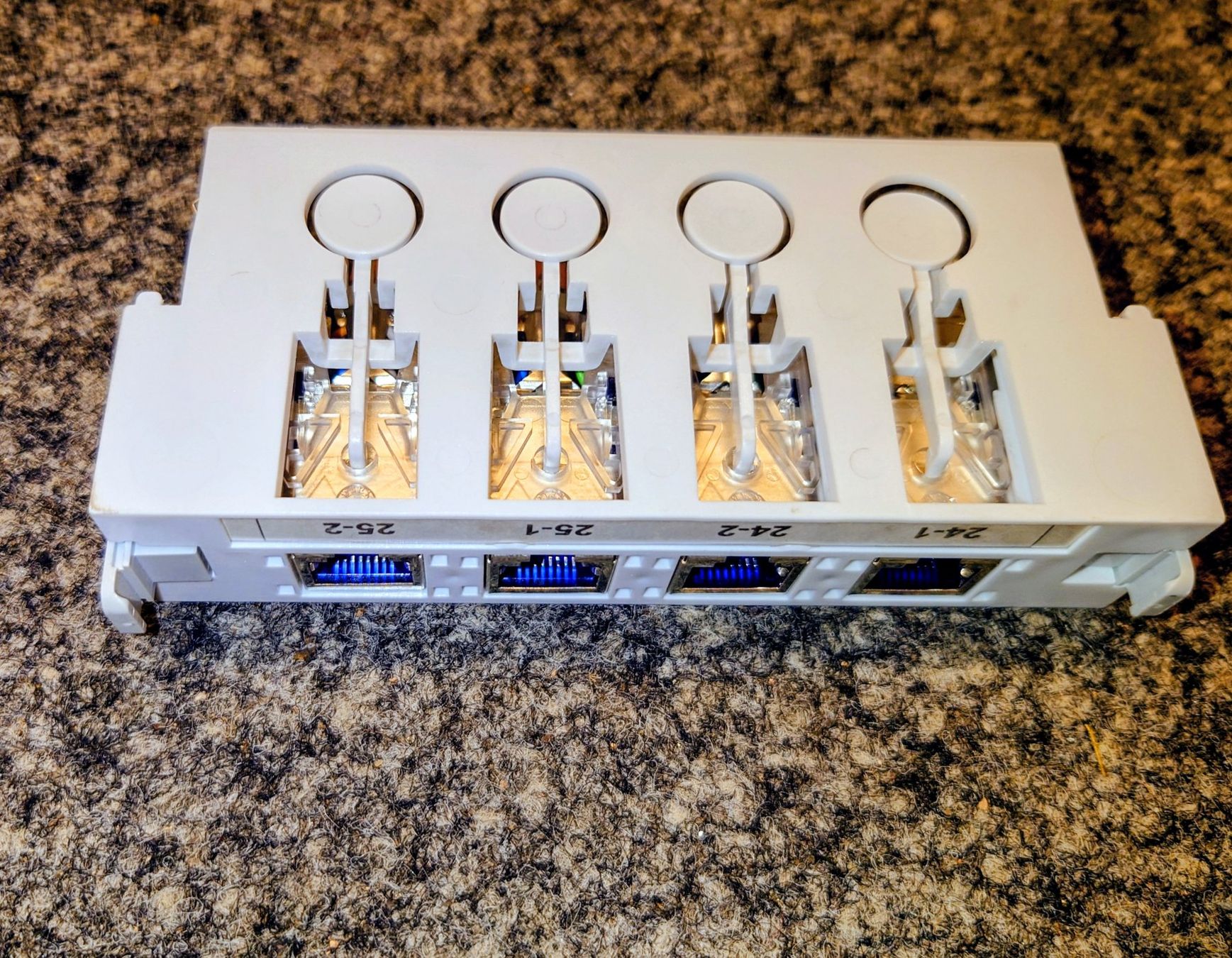 Racks & Ständer: Reichle & De-Massari Global Patchpanel 19". 60 x Kat. 6 RJ45 – Gebraucht aus Zürich von Rst7 7