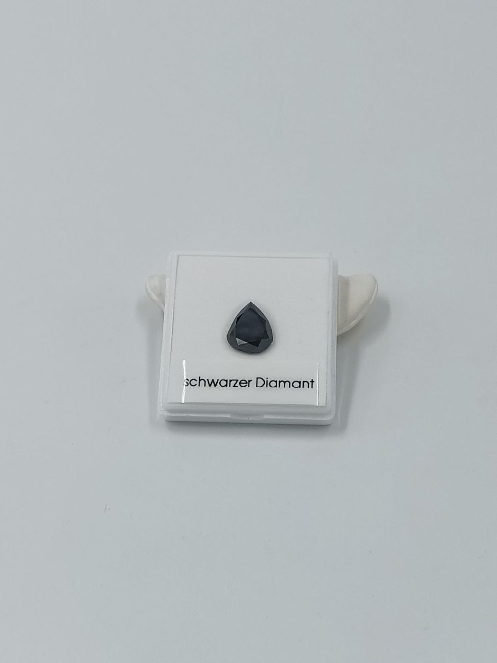 Pietre preziose: 1 SCHWARZER DIAMANT, 8.46 CT. – Usato da Luzern venduto da EdiGem