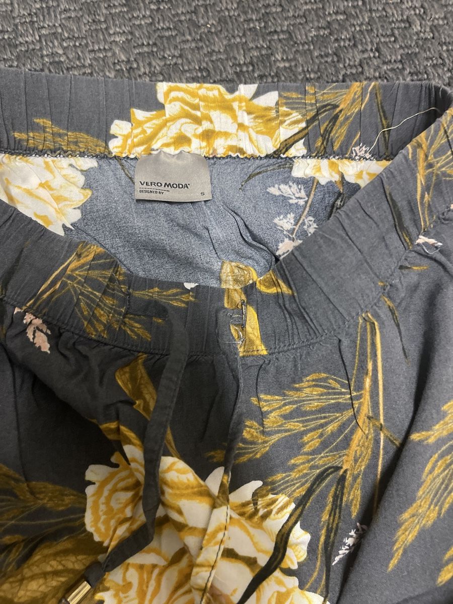 Vero Moda Gonne: Vero moda Sommerjupe gr s – Usato da Bad Zurzach venduto da Cuore34 1