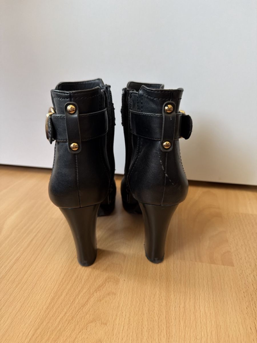 Graceland Scarpe da donna: Schwarze Stiefeletten mit Schnalle – Usato da Dagmersellen venduto da SabrinaZu 1