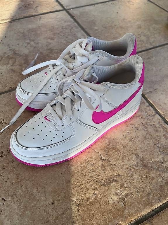 Damenschuhe: Nike Air Force 1 Low - White/Pink Foam – Gebraucht aus Le Locle von inf_8x7d