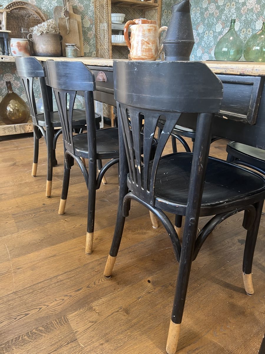 Set di tavolo e panche: Tisch 200cm schwarz mit 6Stühlen alter Tisch – Usato da Sirnach venduto da dasrosahaus 1