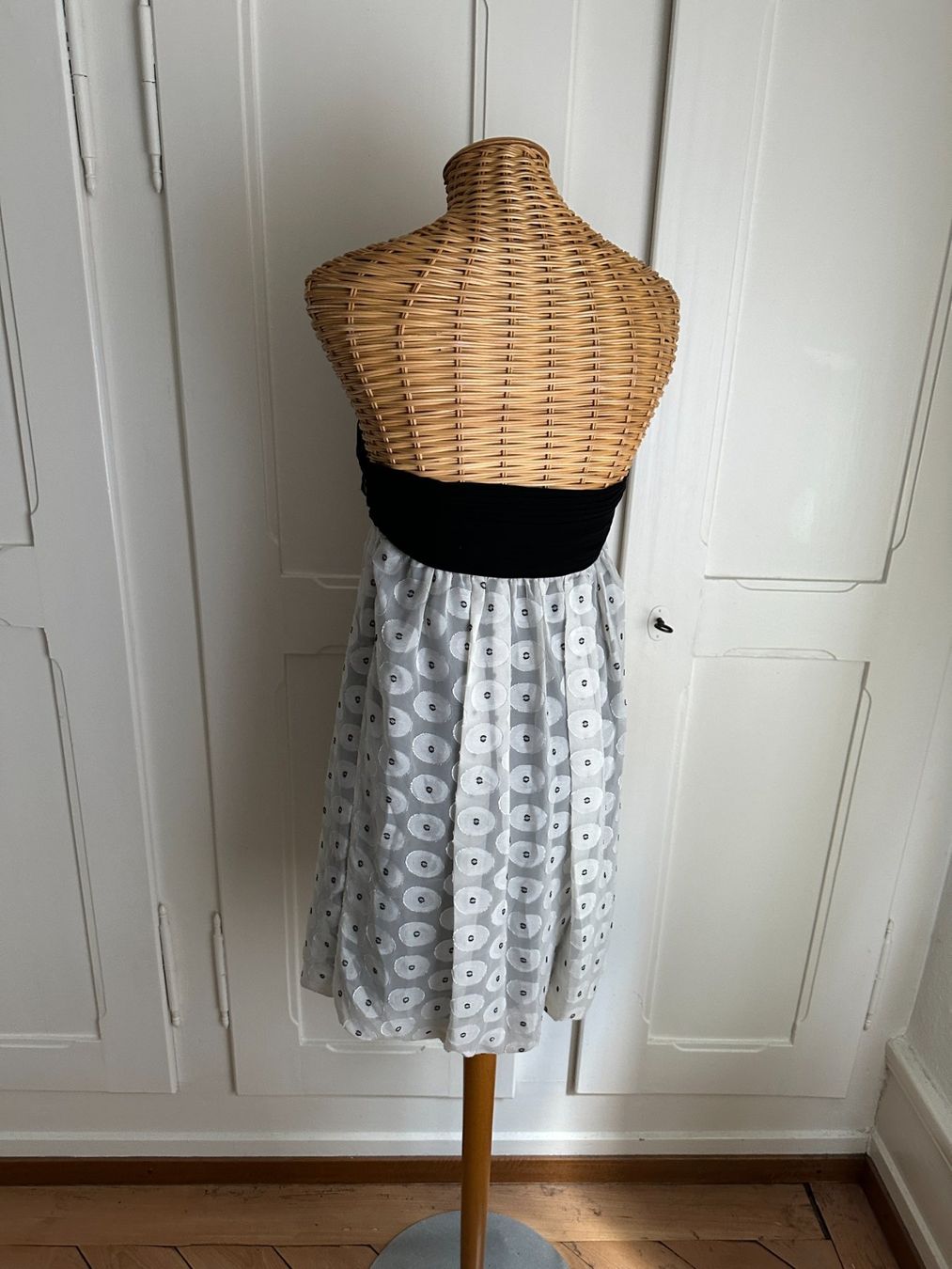 Zara Vestiti: ZARA - Bustier-Kleid schwarz-weiss XS – Usato da Zürich venduto da Diazaio 2