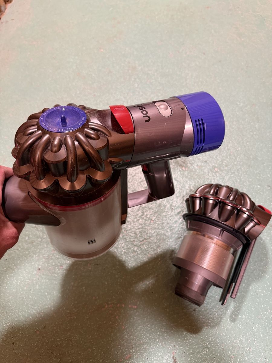 Dyson Staubsauger & Zubehör: Dyson V8  – Defekt aus Meyrin von SA_3006