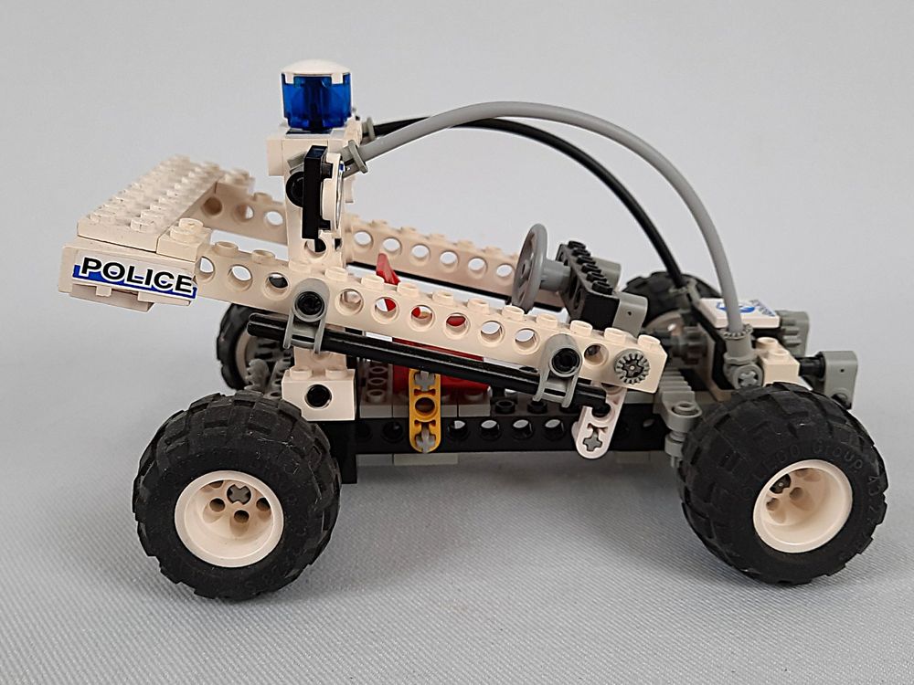 Lego Kit di costruzioni: LEGO Technic Polizei 8230 – Usato da Beinwil am See venduto da Restwert_Beinwil
