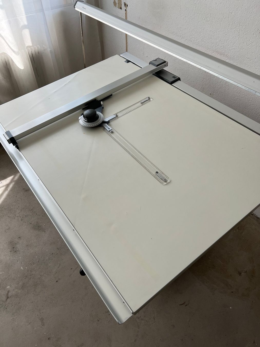 Scrivanie: Zeichentisch mit Waldmann Lampe – Usato da Bern venduto da tradestation 5