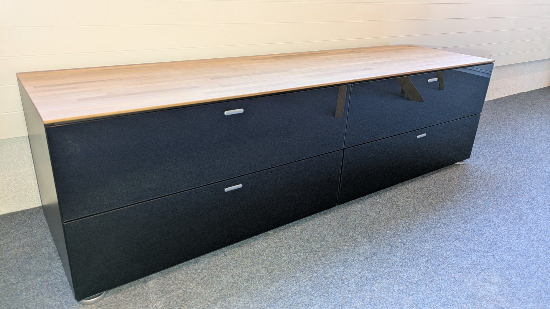 TV Möbel: Lowboard mit Holzplatte, 4 Schubladen, 150 cm, TV-Möbel – Neu (gemäss Beschreibung) aus Einsiedeln von Moebel-Huus