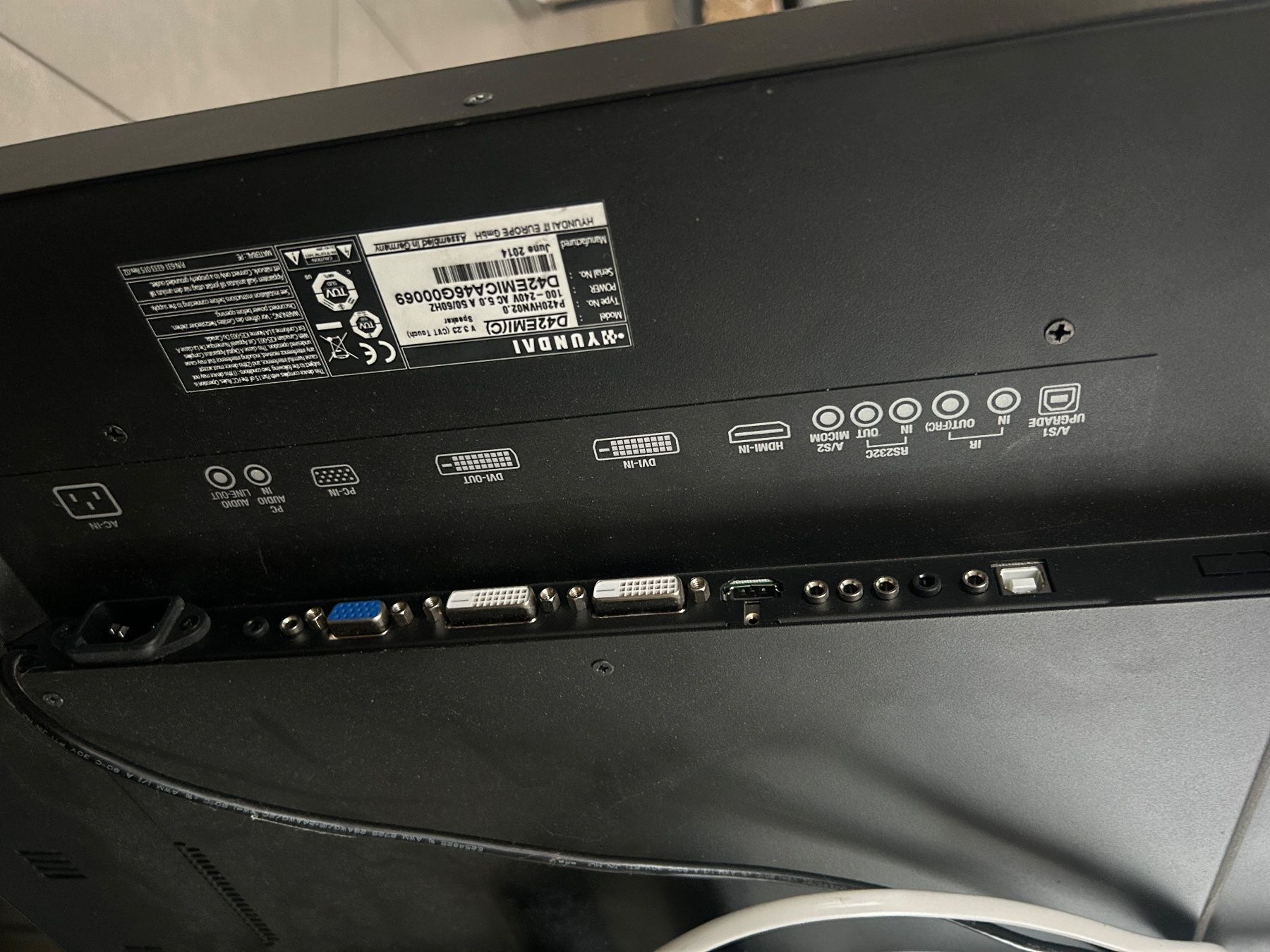 Hyundai Monitore: Moniteur LCD professionnel – Gebraucht aus Courgenay von MJ96 3