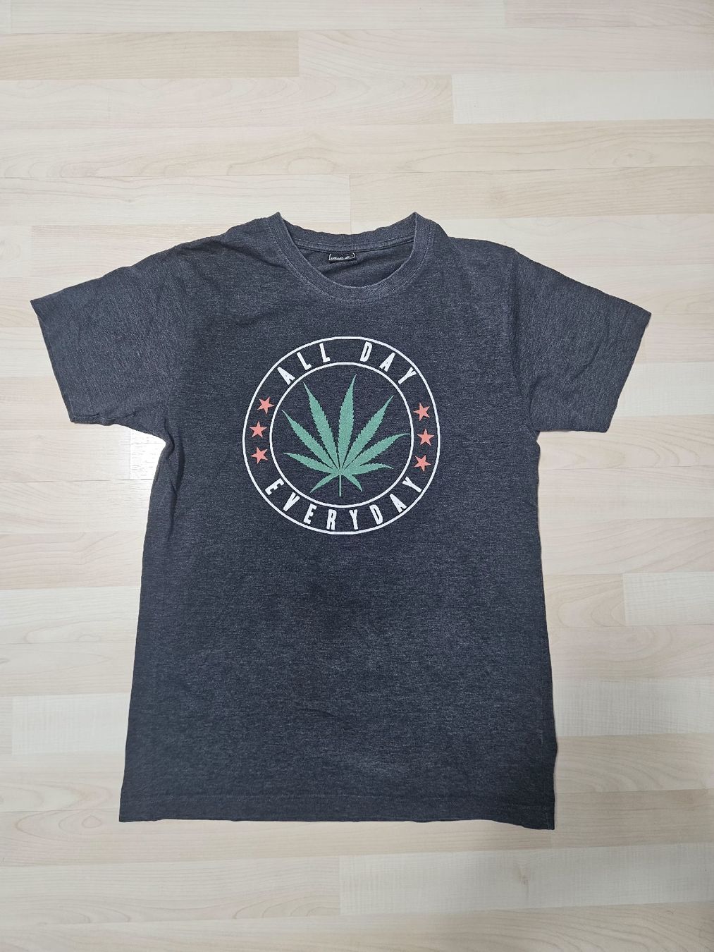 T-shirt: T-Shirt mit Weed Muster, grösse M – Usato da Kreuzlingen venduto da Lore2000