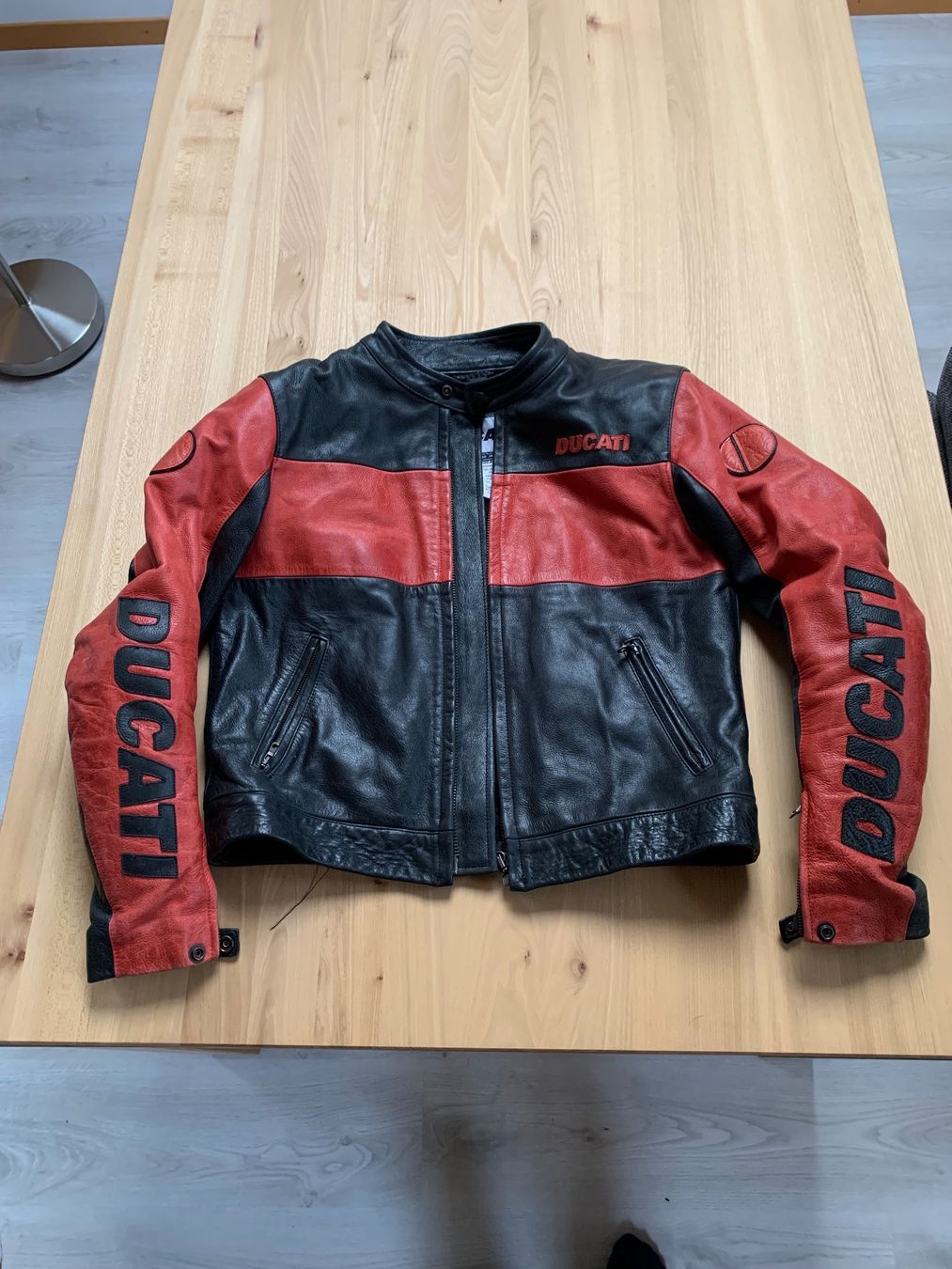 Ducati Giacche: Motorrad Leder DamenJacke Abholung oder Versand – Nuovo (secondo la descrizione) da Steinen venduto da Firehorse66