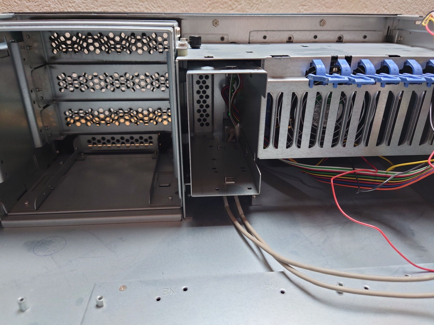 Custodie: 19 Zoll PC-Gehäuse – Usato da Menziken venduto da jonasmeyer 4