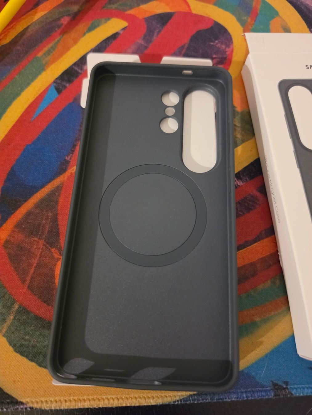 Samsung Cover & Protezioni schermo: S26 Ultra Silicone Magnet Case – Usato da Yverdon-les-bains venduto da z_vtl1 1