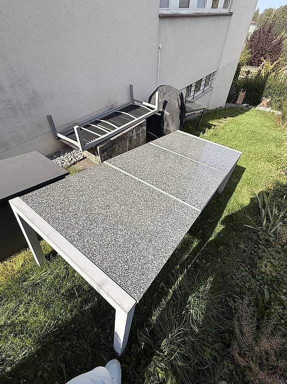Tavoli: Robuster massiver Tisch für Garten oder Wohnzimmer – Usato da Herisau venduto da dominik4700 1