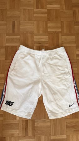 NIKE Shorts weiss Grösse M guter Zustand
