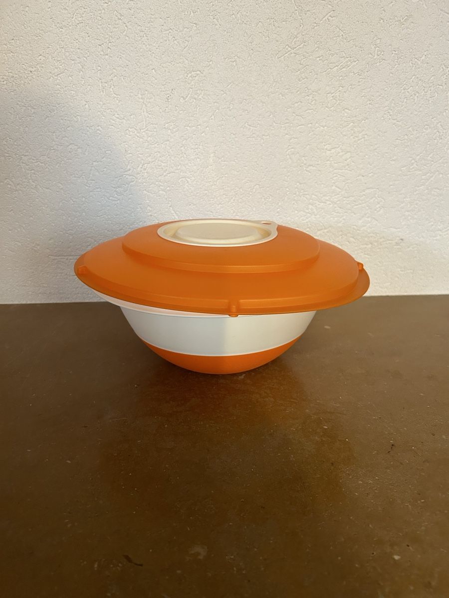 Tupperware Behälter & Ähnliches: Grand bol mélangeur Tupperware – Neu (gemäss Beschreibung) aus Montsevelier von Batson