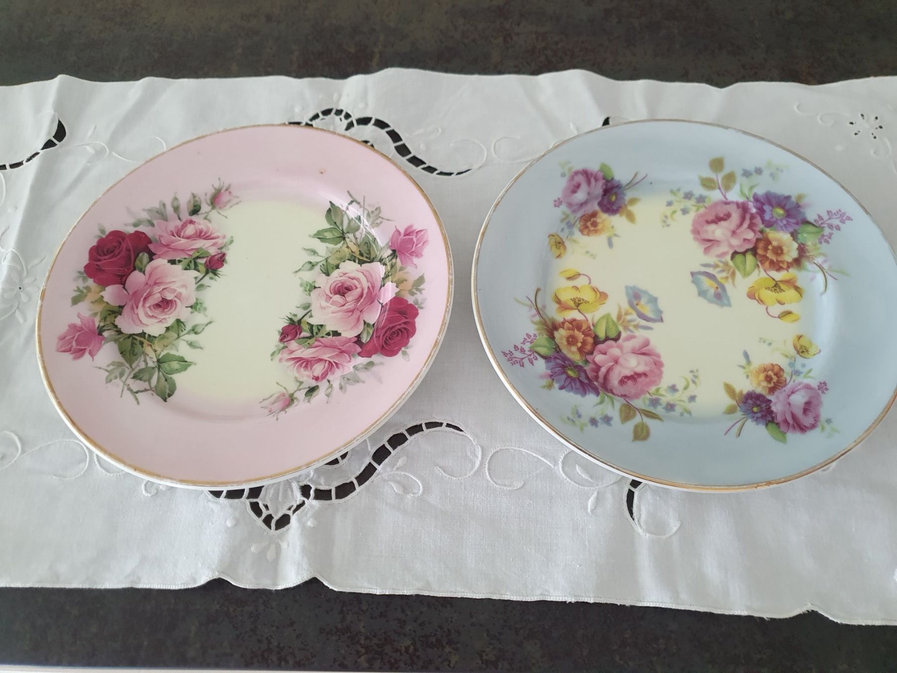 Piatti: 2 Teller mit Blumenmuster guter Zustand – Usato da Reinach venduto da 3Guggerli