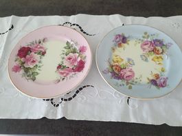 2 Teller mit Blumenmuster guter Zustand
