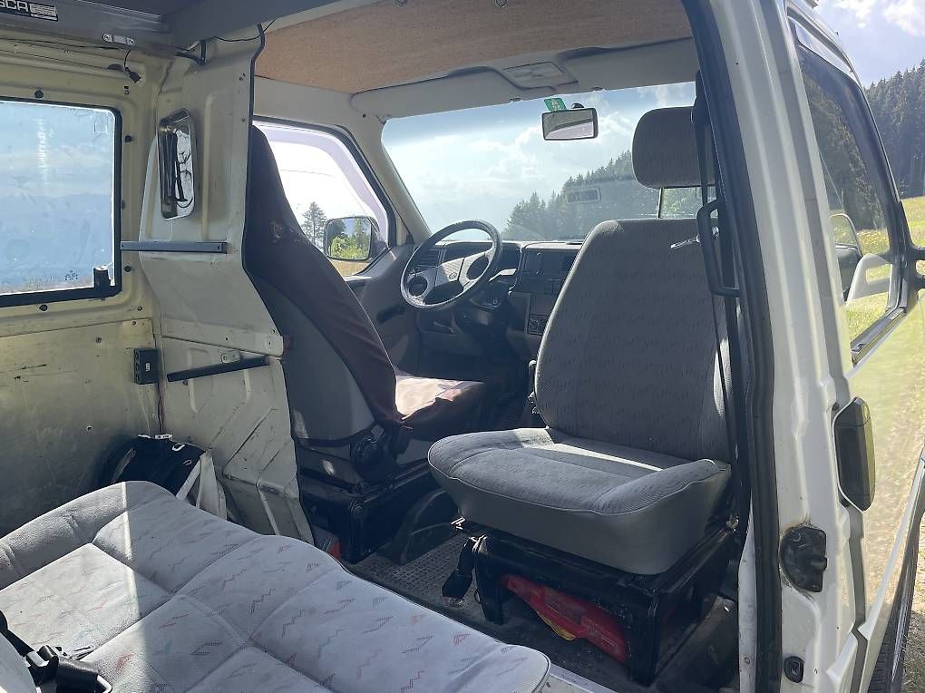 VW Veicoli da campeggio: VW T4 / Minivan / Camper / VW Bus – Usato da Wattenwil venduto da BenjBerger 4
