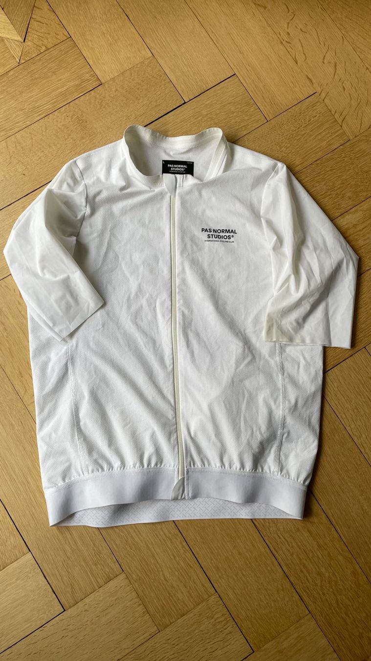Pas Normal Studios Canottiere & Pantaloni: Pas Normal Studios Trikot Weiss Gr. L – Usato da Zürich venduto da stephalba