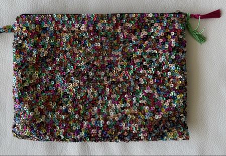 Pochette avec sequins multicolores neuve!