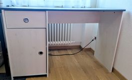 Schreibtisch 