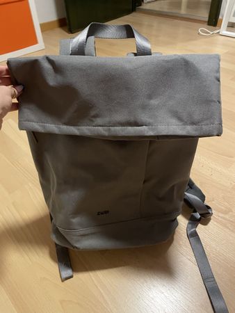 Zwei Rucksack in hellgrau