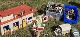 Schleich Stall + Zubehör und 70 Tiere