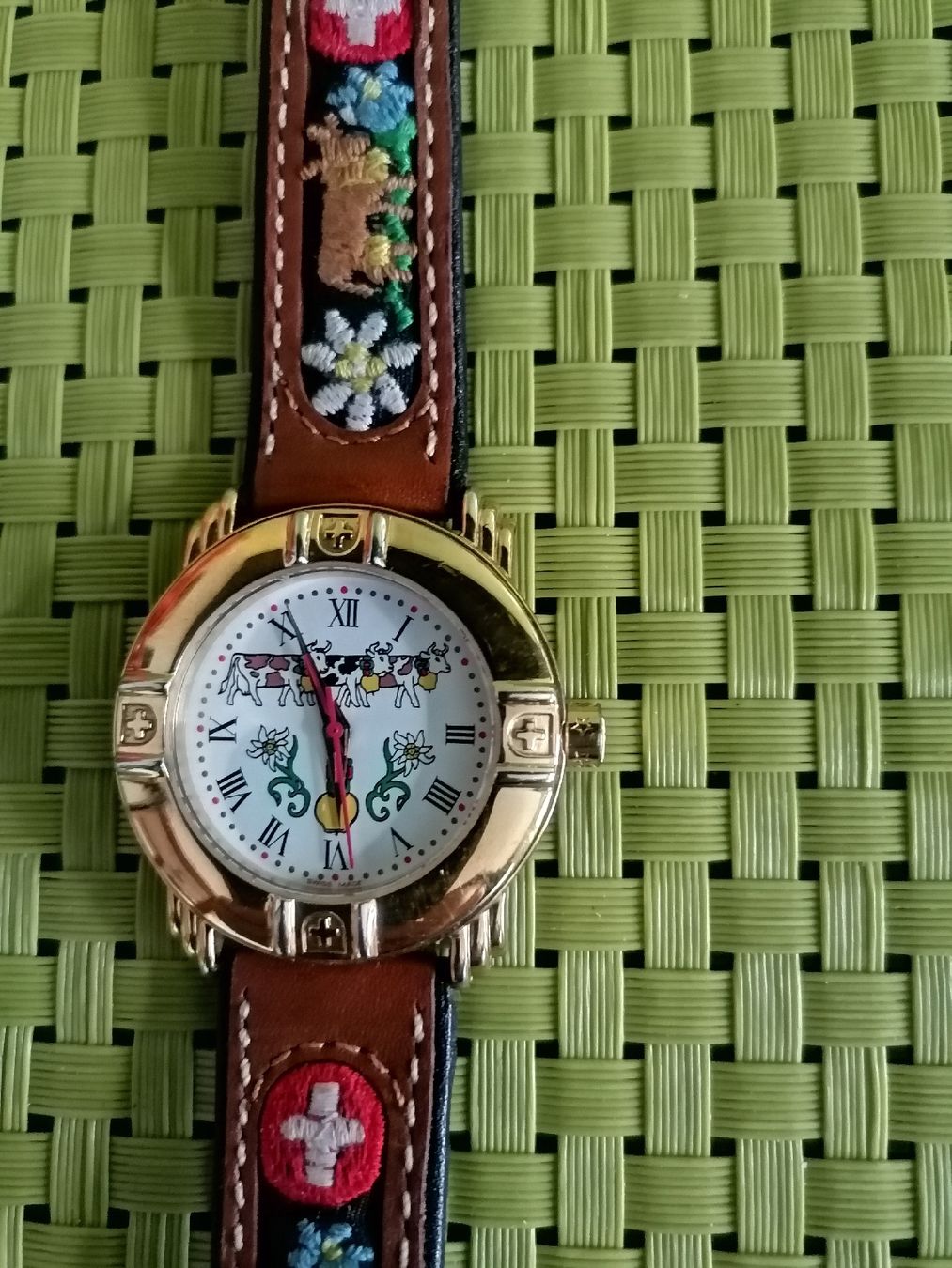 Swiss Orologi: Armbanduhr folkloric swiss – Usato da Biberist venduto da troedlerheinz
